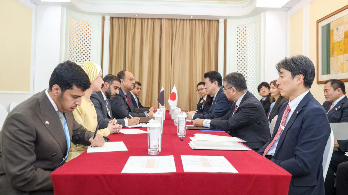 Deputy Prime Minister and Minister of State for Defence Affairs H E Dr. Khalid bin Mohammed Al Attiyah meeting Japan’s Minister of Defence H E Minoru Kihara, in Singapore.
