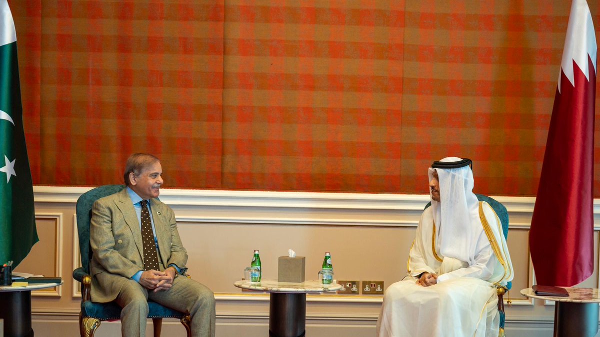 Prime Minister meets Pakistan's Prime Minister