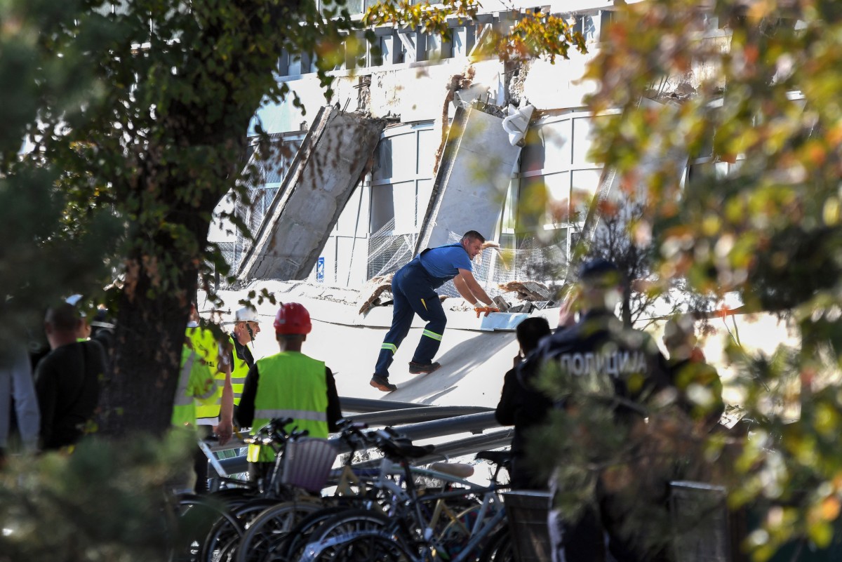 Emergency personnel and police officers work at the site where a concrete outdoor roof of a train station collapsed in the northern Serbian city of Novi Sad on November 1, 2024. Photo by Nenad Mihajlovic / AFP.
