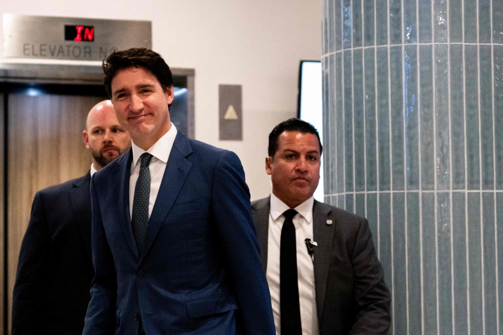 Canada’s Trudeau meets with Trump at Mar-a-Lago after tariff threat