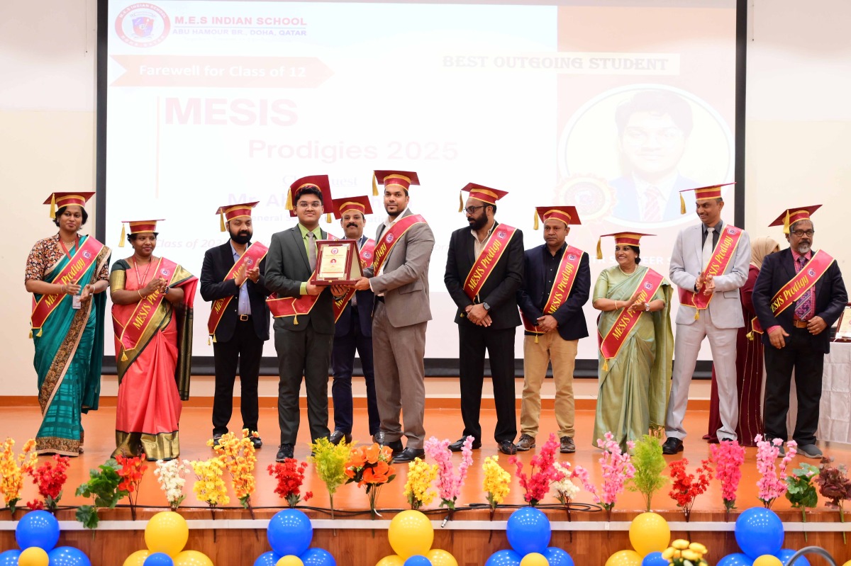 Officials and students of MES Indian School during the farewell ceremony for the Class of 2025.