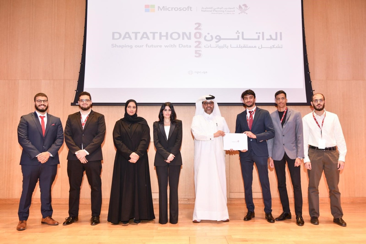 National Planning Council Secretary-General Dr. Abdulaziz bin Nasser bin Mubarak Al Khalifa and other officials honouring the winner.