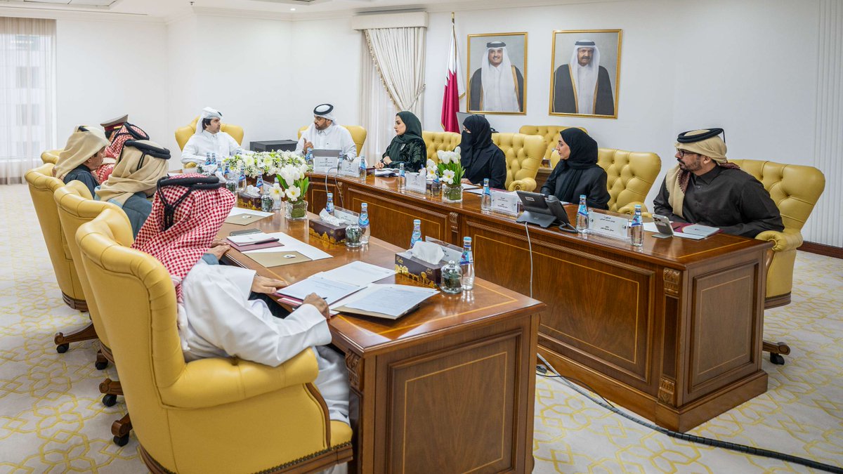 Officials during the meeting. 