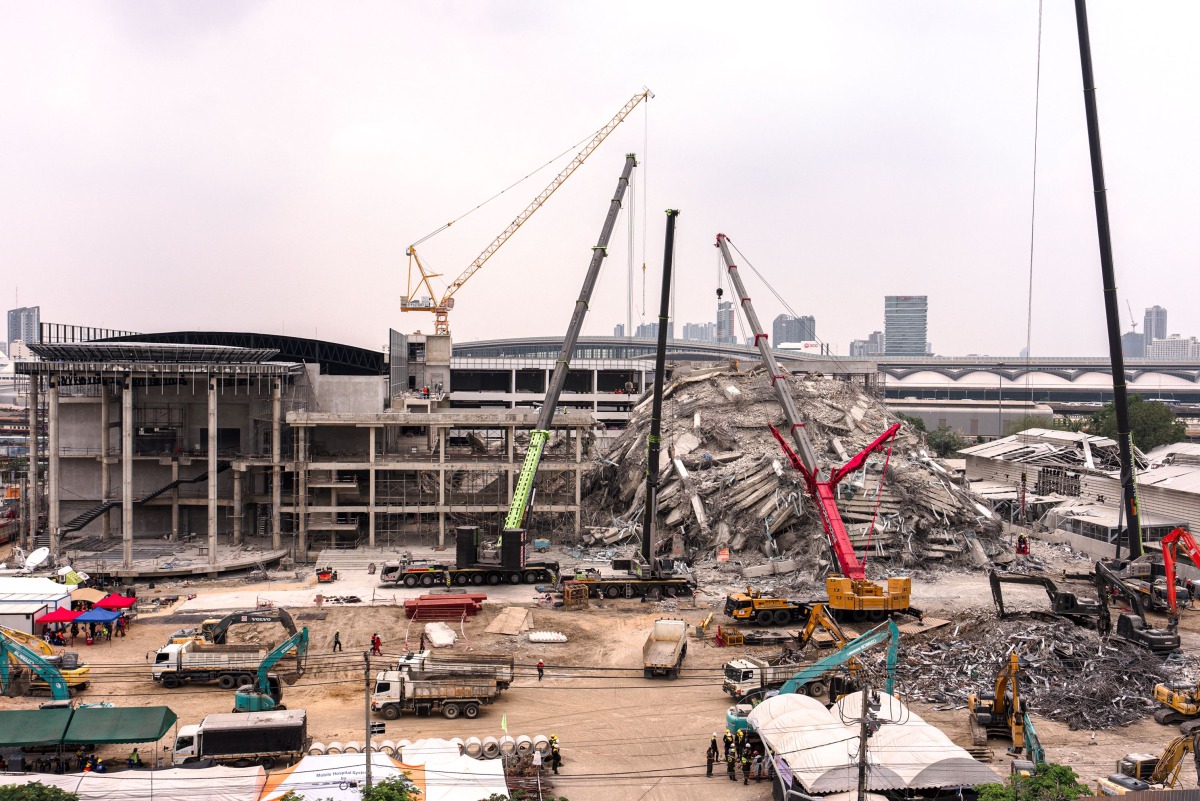 This general view shows cranes used to lift rescue workers at the site of an under-construction building collapse in Bangkok on April 1, 2025. Photo by Chanakarn Laosarakham / AFP