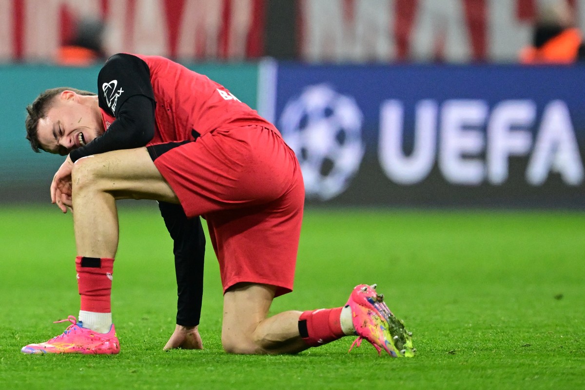 Bayer Leverkusen's German midfielder #10 Florian Wirtz reacts during the UEFA Champions League last 16, first-leg, football match FC Bayern Munich v Bayer 04 Leverkusen on March 5, 2025 in Munich, southern Germany. (Photo by Tobias SCHWARZ / AFP)

