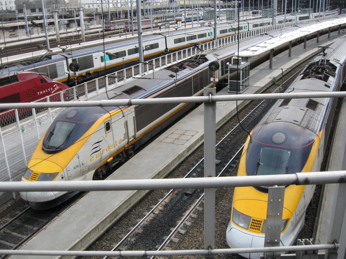 Eurostars gathered at platforms at Paris Gare de Nord. Credit: Picture by Daniel Sparing from Wikimedia Commons.   

