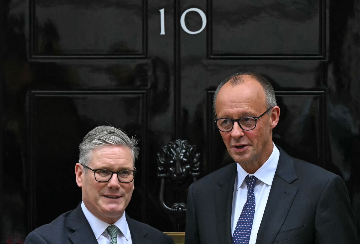 Britain's Prime Minister Keir Starmer poses with Germany's Chancellor Friedrich Merz, outside 10 Downing Street in London on July 17, 2025, ahead of their talks. (Photo by JUSTIN TALLIS / AFP)