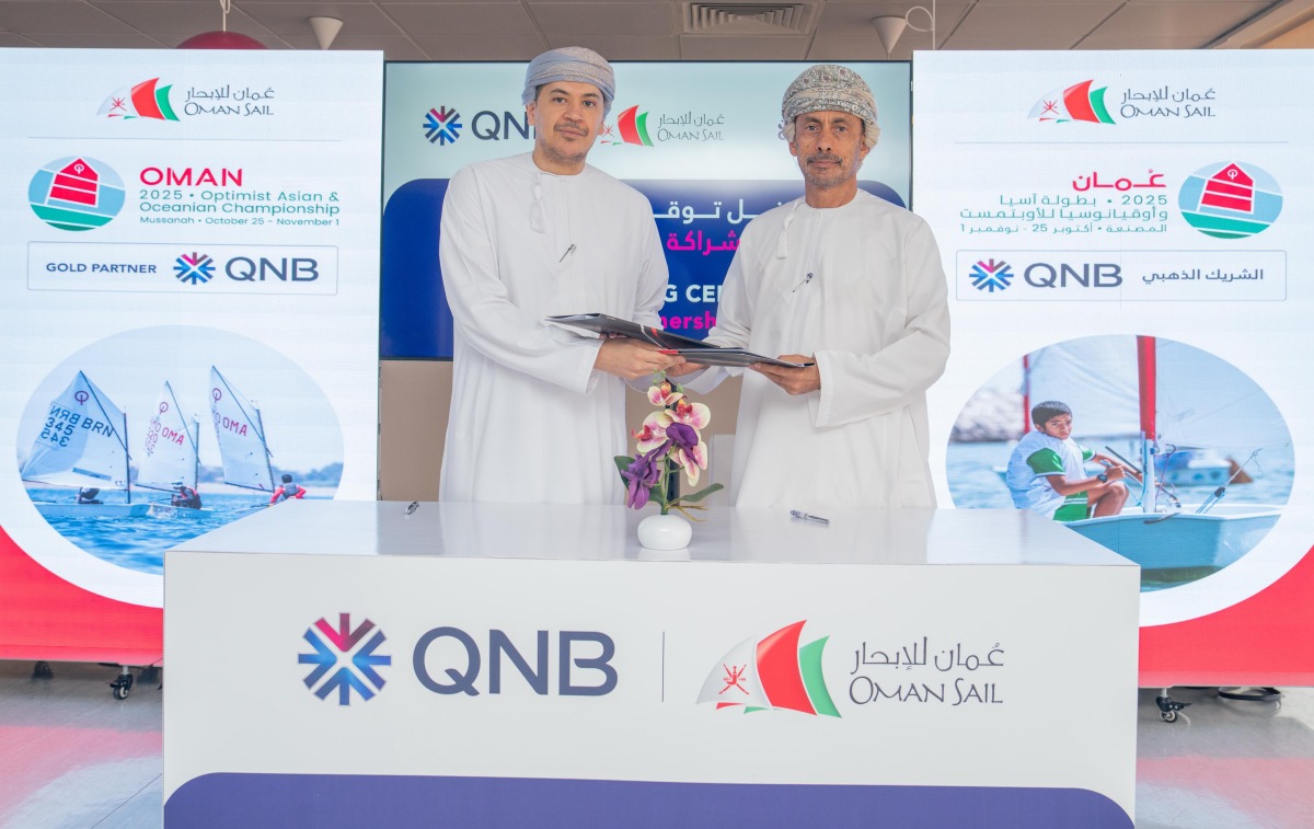 CEO of Oman Sail, Dr Khamis bin Salim Al Jabri, and CEO of QNB Oman, Khalid bin Mohammed Al Barwani, during the signing ceremony. 