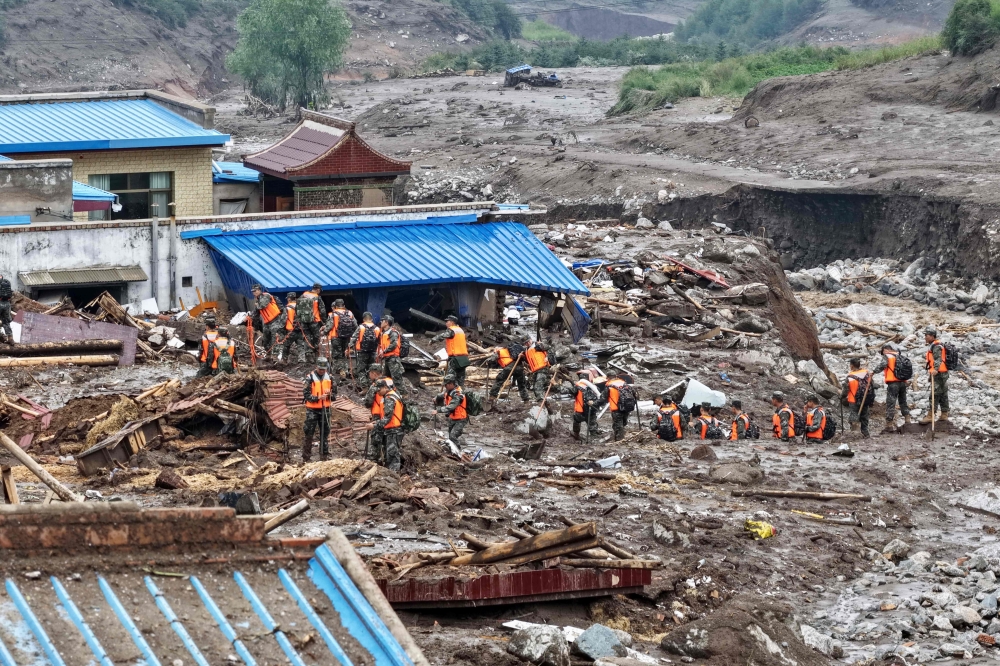 10 dead, 33 missing in northwest China floods