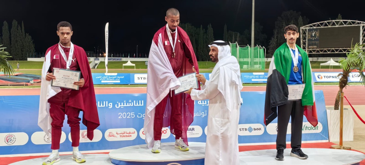 Younis Al Balushi receives a certificate from Qatar Athletics Federation President Mohammed Issa Al-Fadala after winning pole vault gold. 