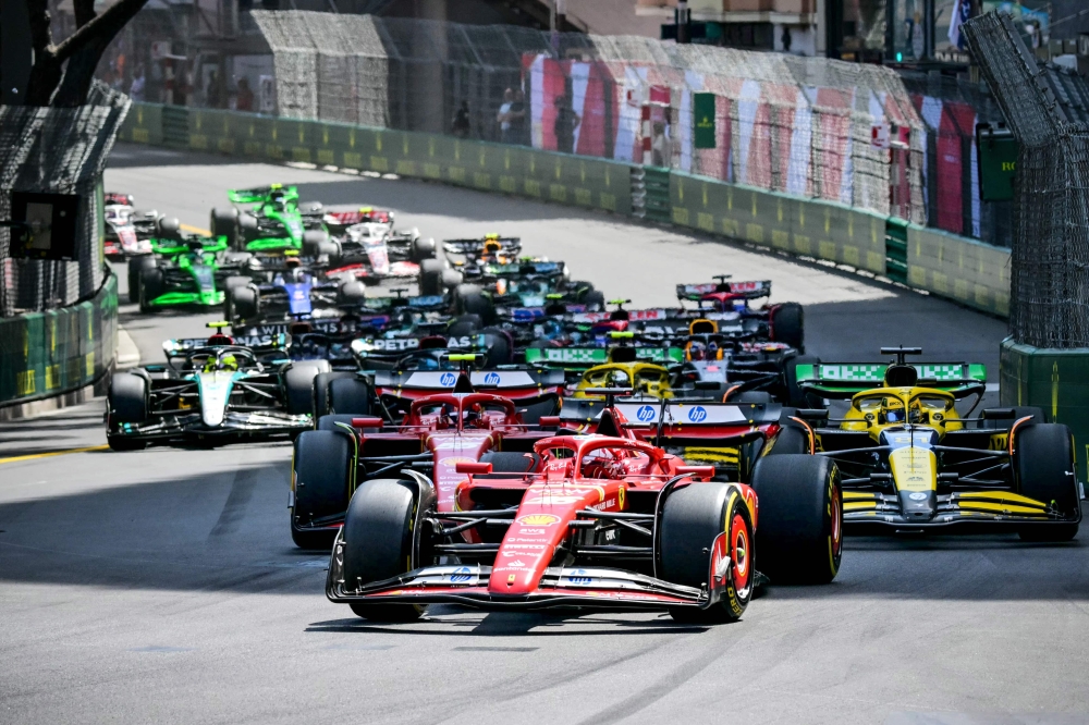 Ferrari's Monegasque driver Charles Leclerc leads at the start of the Formula One Monaco Grand Prix on May 26, 2024 at the Circuit de Monaco. (Photo by ANDREJ ISAKOVIC / AFP)

