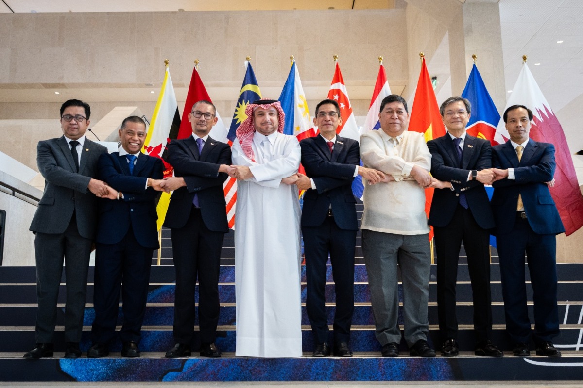 Ambassador of Thailand to Qatar H E Sira Swangsilpa (fourth right); Director of MoFA Protocol Department H E Ambassador Ibrahim Yousif Abdullah Fakhro (fourth left); and other ambassadors from Asean countries at the event in Doha. 