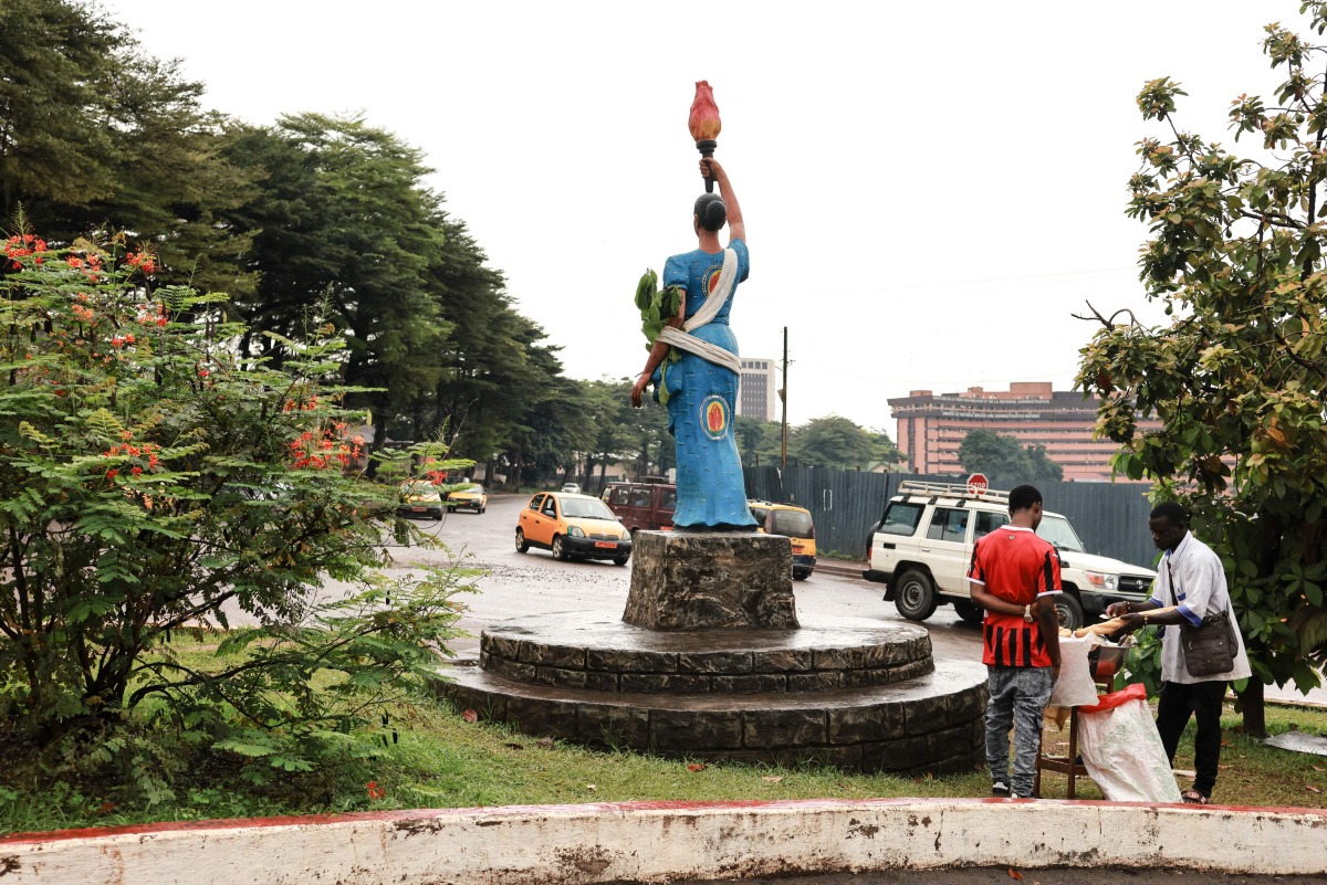 Cameroon closes borders ahead of presidential polling day