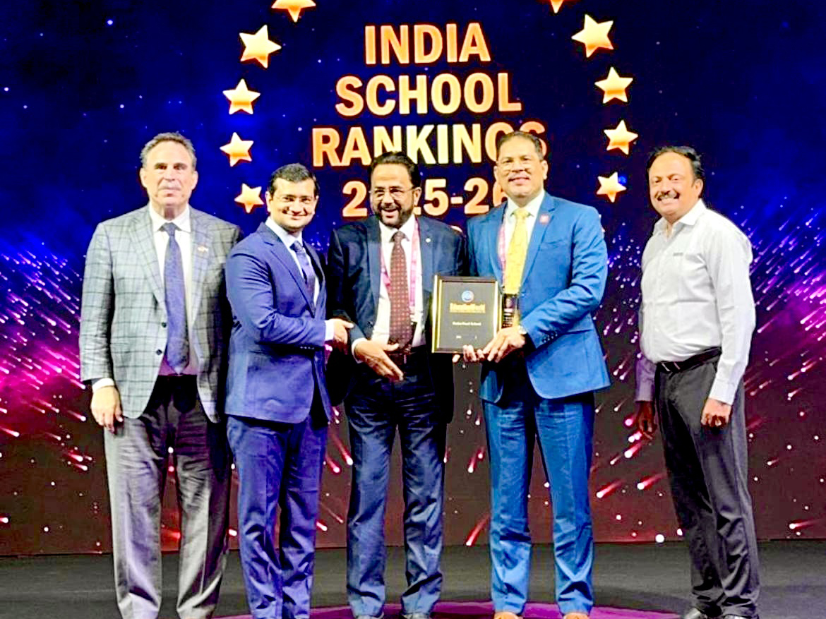 Podar Pearl School President, C. Muhamed Nizar; Principal Dr. Maneesh Mangal; and others with the award. 