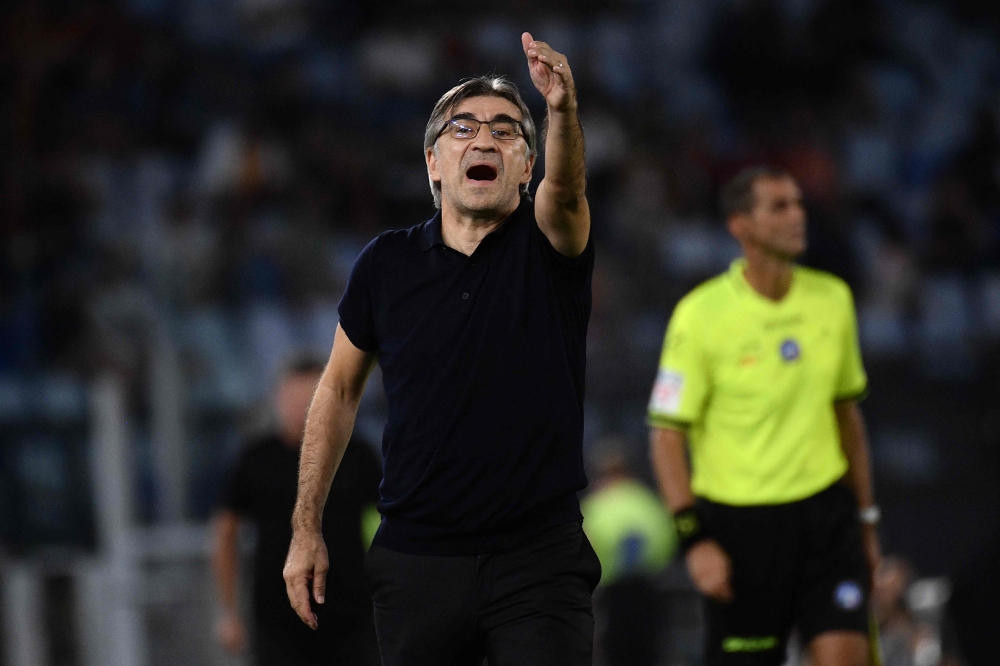 Roma's headcoach Ivan Juric reacts during the Italian Serie A football match between AS Roma and Udinese at the Olympic stadium in Rome on September 22, 2024. (Photo by Filippo Monteforte / AFP)