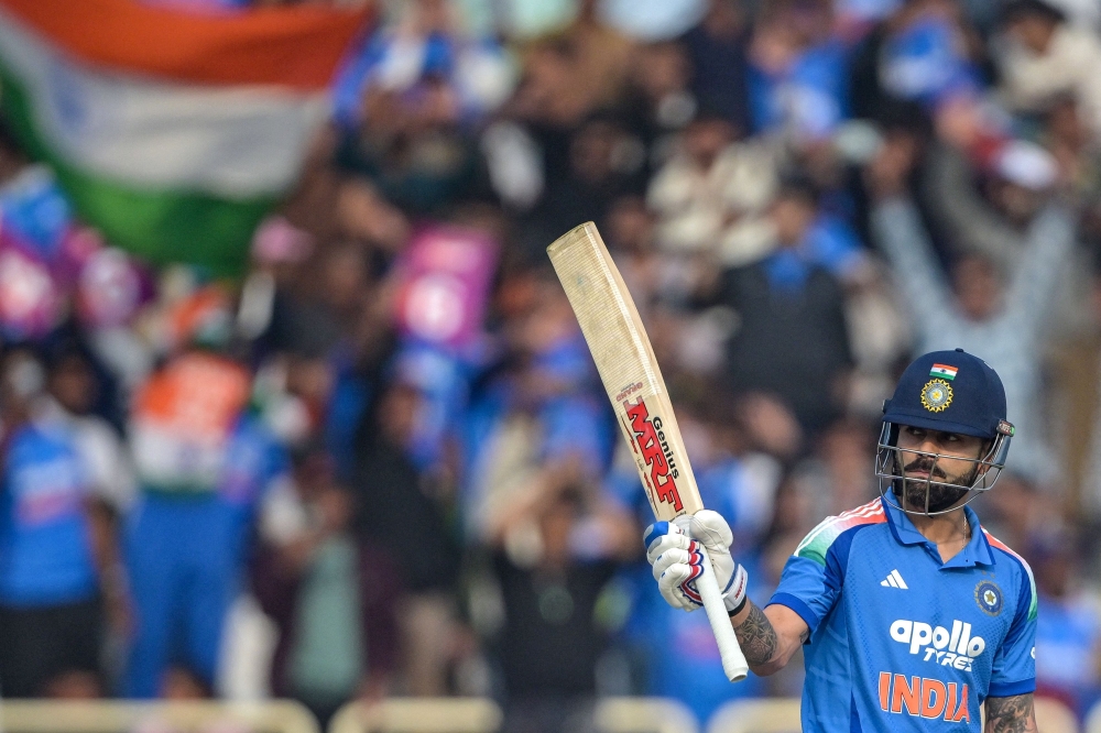 Kohli's 135 powers India to 349-8 in first South Africa ODI