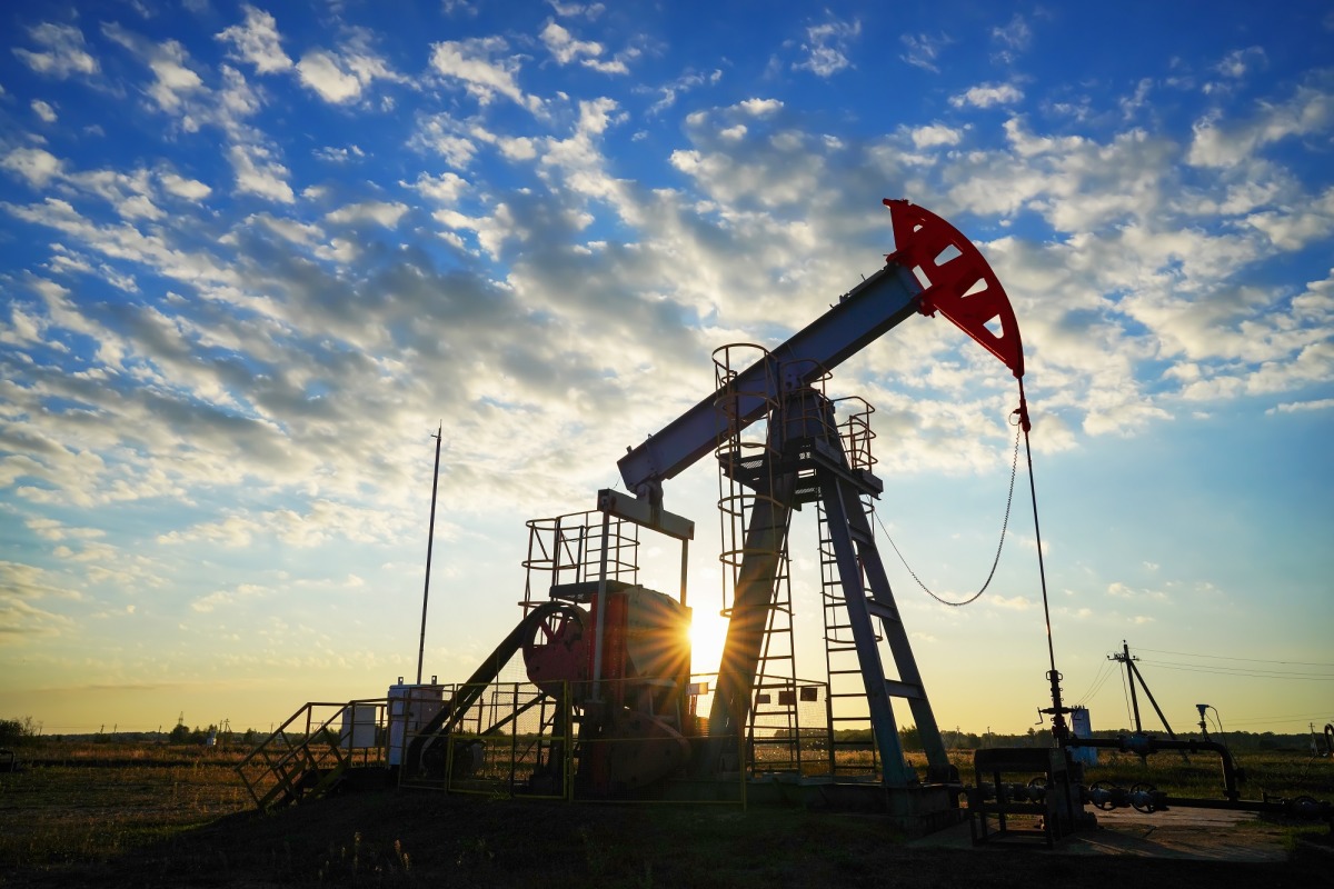 Oil prices settle lower after biggest annual loss since 2020