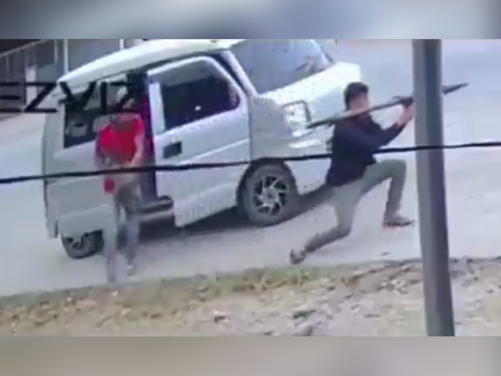 VIDEO: Philppine mayor miraculously survives attack with anti-tank missile