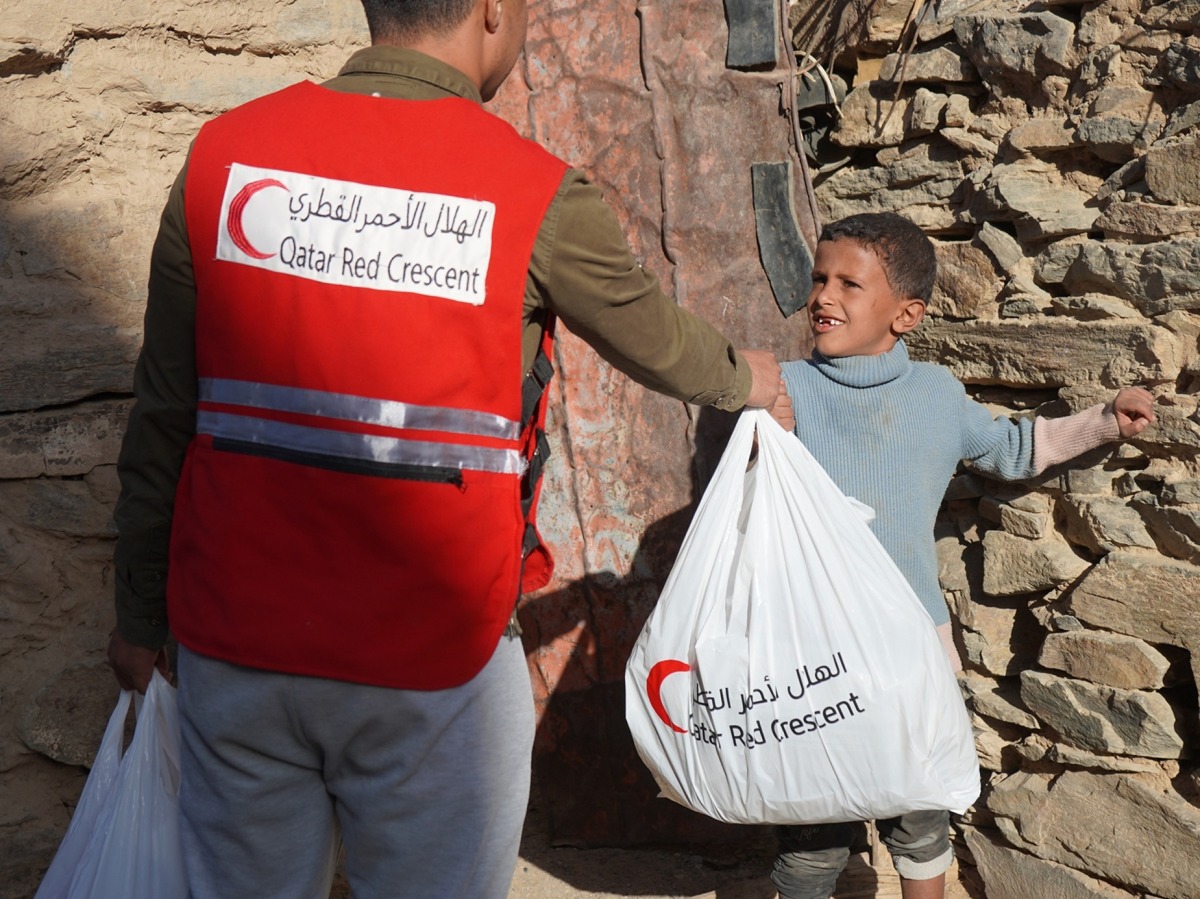 QRCS distributes 3,900 winter clothes to Yemeni children in Sana’a and Abyan