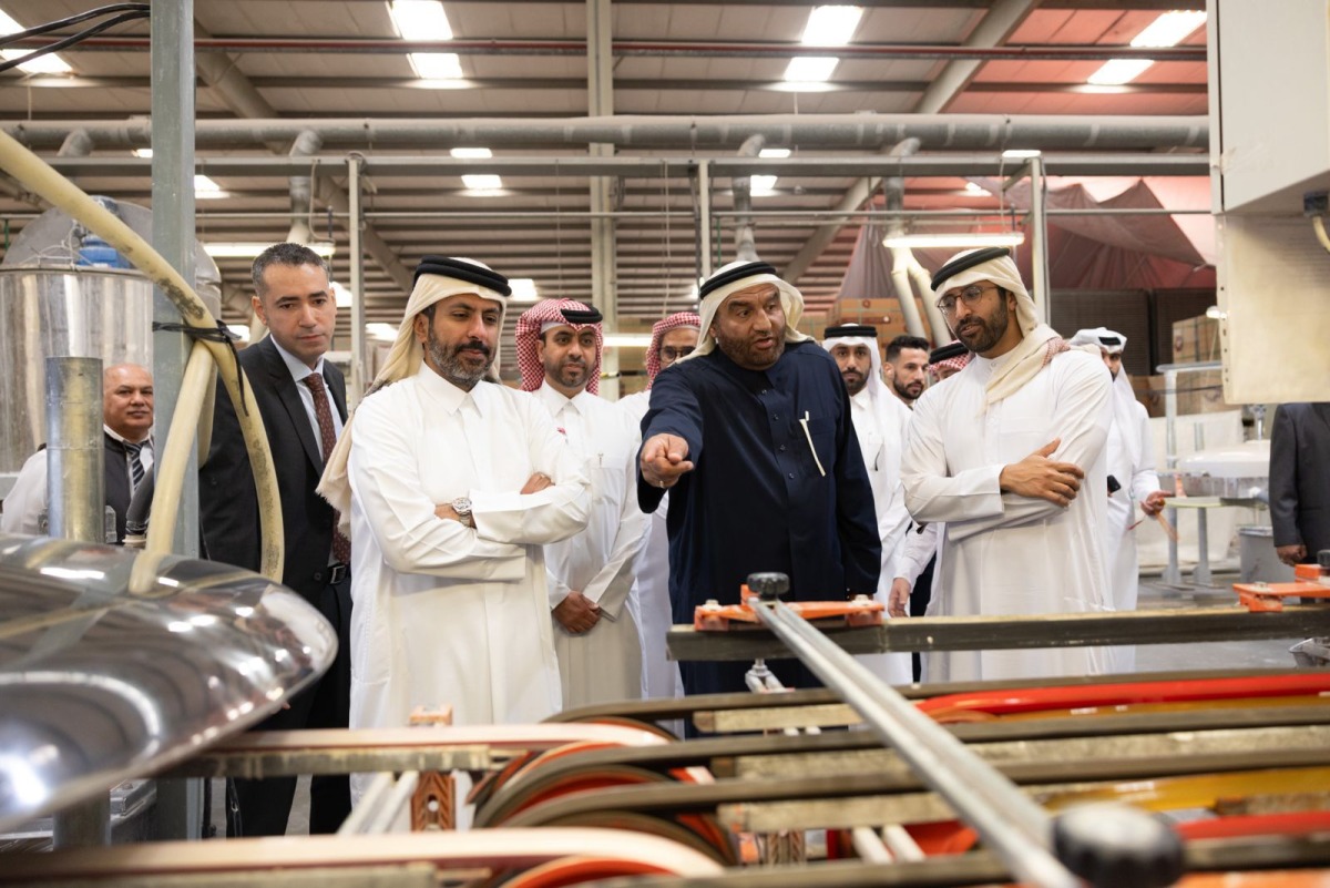 Minister of Commerce and Industry visits number of factories in Small and Medium Industries Zone