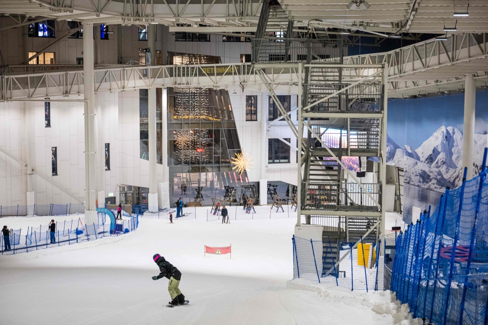 People ski inside the SNOe indoor skiing arena on January 5, 2026, in Loerenskog, near Oslo, Norway. (Photo by Jonathan Nackstrand / AFP)