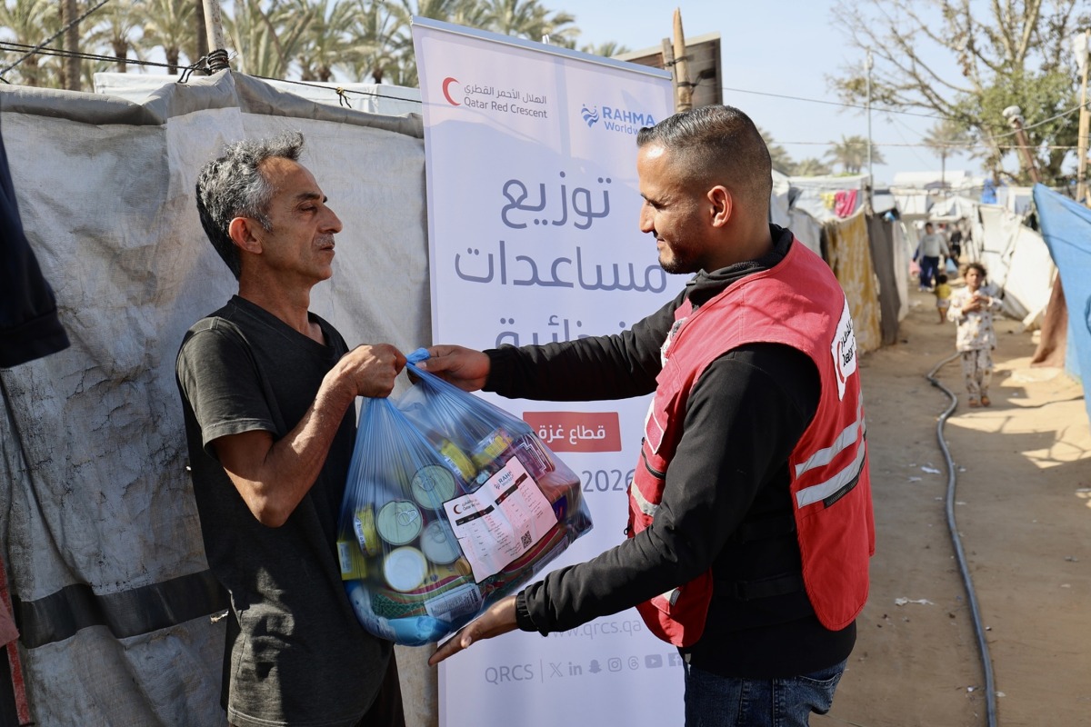 QRCS distributes 6,080 food parcels to displaced families in Gaza