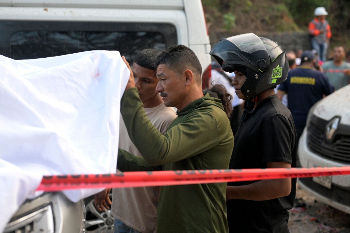 Colombia blasts kill 19, injure 38