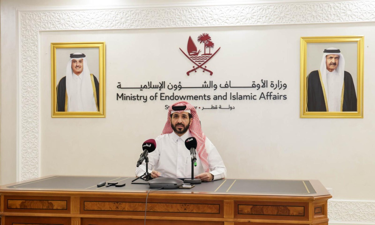 Ministry official announcing the award